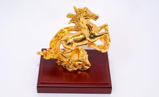 Quà tặng mạ vàng cao cấp: Tượng ngựa mạ vàng